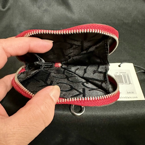 CALVIN KLEIN heart shape coin case (blk/red) - Picture 8 of 10